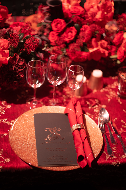 close up decor of table made by RONI fleur in Monaco for a pre-wedding party in salle des étoiles