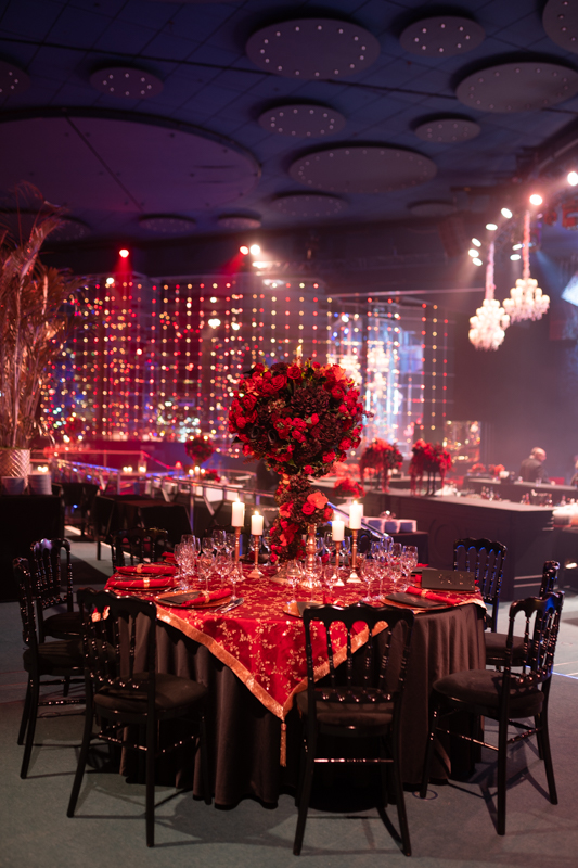 close up on a table with red flower in salle des étoiles in Monaco during a wedding party in Monaco