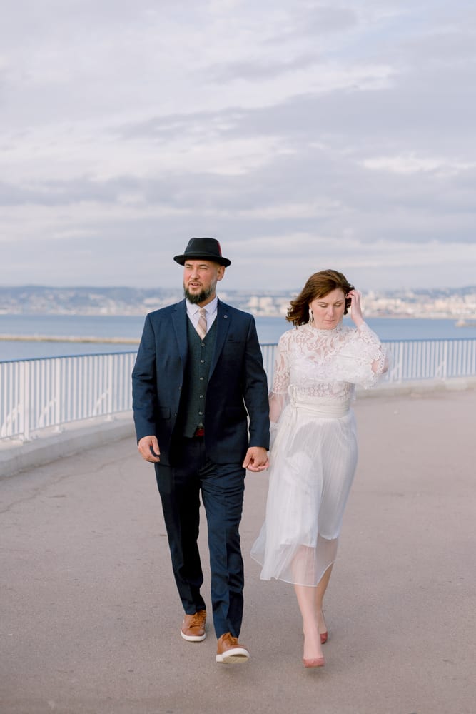 elopement-provence-Marseille-wedding bridegrooms walking on la corniche marseille street