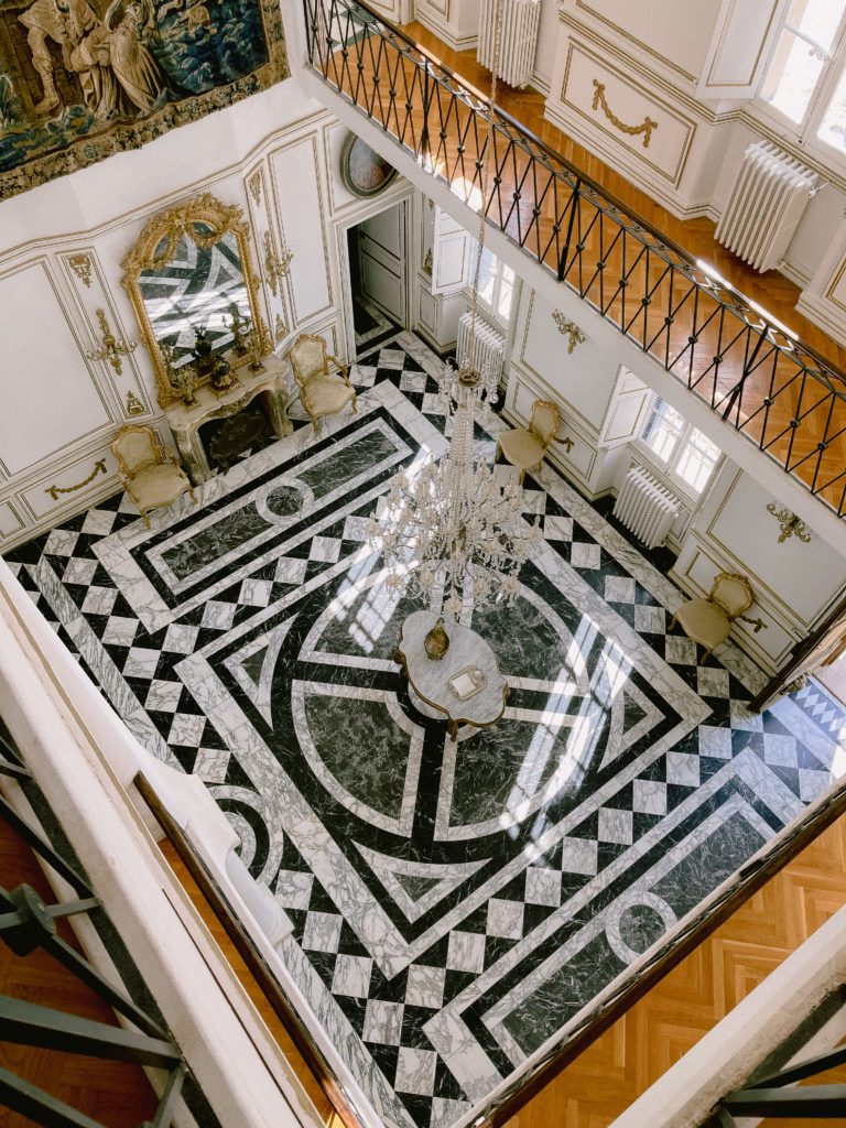 chateau-robernier-lobby-stairs